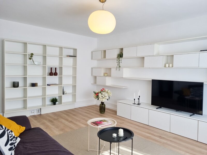 Piata Victoriei, Dr. Felix,