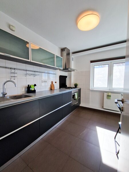 Piata Victoriei, Dr. Felix,