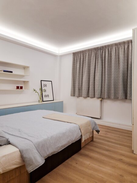 Piata Victoriei, Dr. Felix,