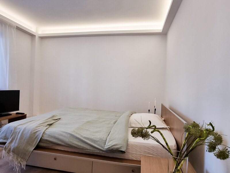 Piata Victoriei, Dr. Felix,